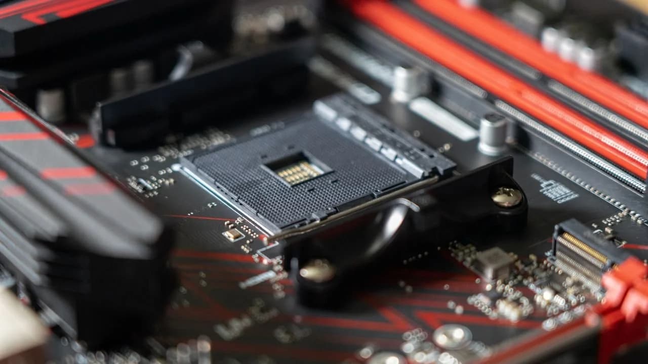 Thermal Glue vs Thermal Paste: What Are The Differences?