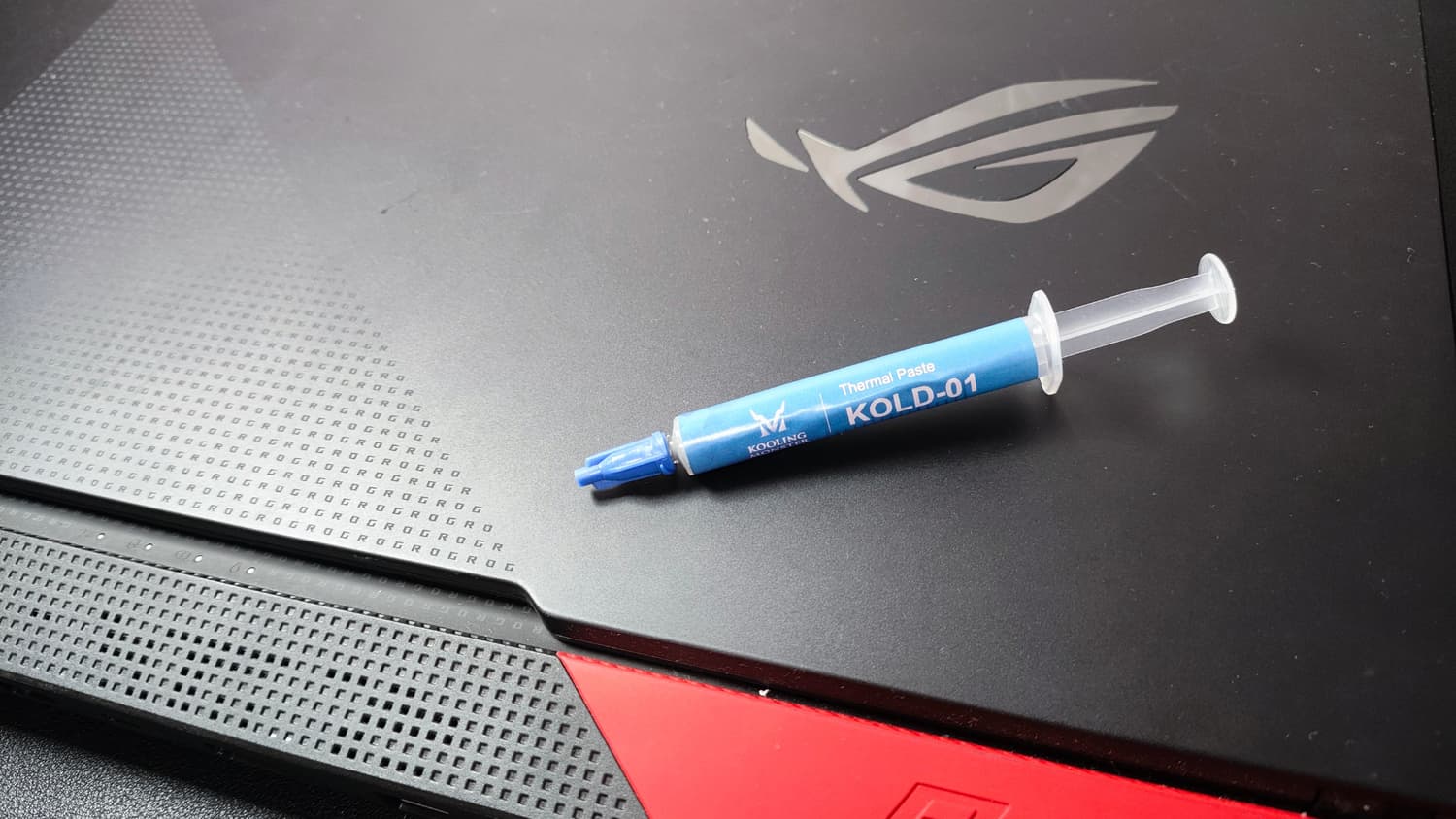 Asus ROG Strix G15 G513 laptop - Cleaning and Changing Thermal Paste