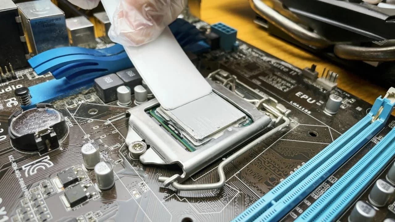 What Can You Spread Thermal Paste With?