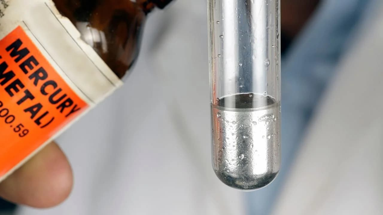 Does thermal paste contain mercury?